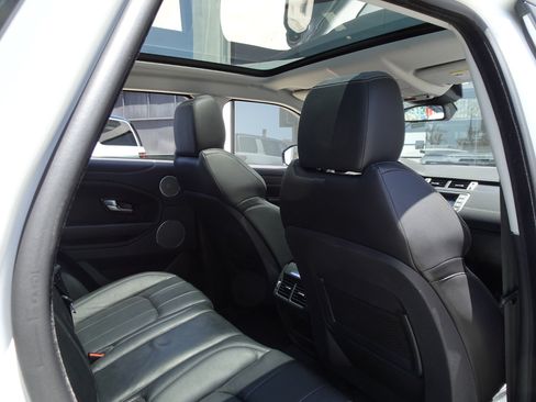 Used 2019 Land Rover Range Rover Evoque SE AWD/4WD image 17