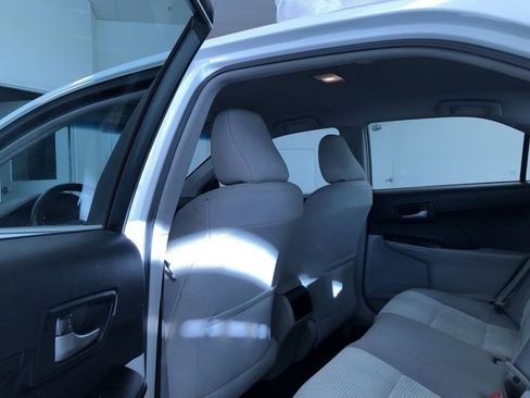 Used 2014 Toyota Camry LE image 19