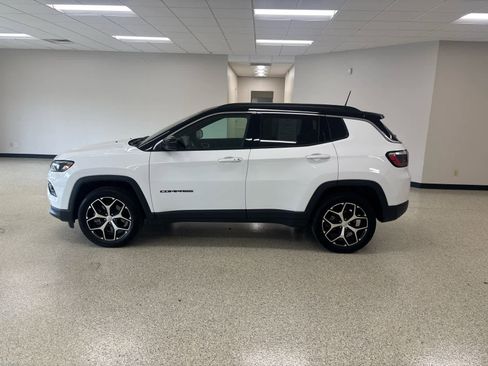 Used 2024 Jeep Compass Limited image 11