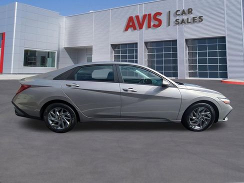 Used 2024 Hyundai Elantra SEL image 5
