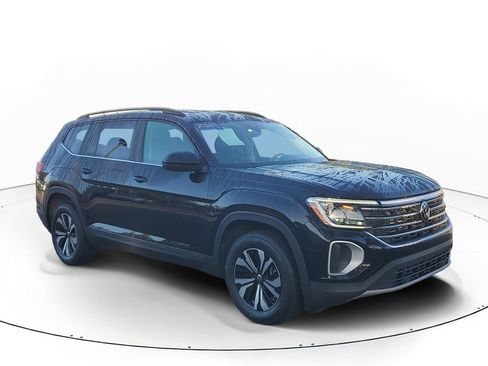 Certified 2024 Volkswagen Atlas SE FWD image 1