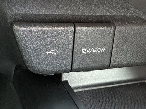 Used 2020 Toyota Camry SE image 21