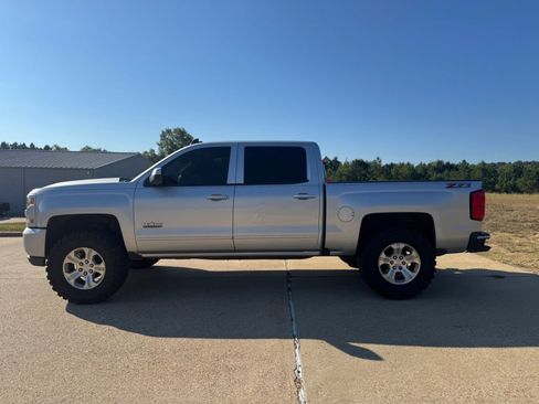 Used 2018 Chevrolet Silverado 1500 LT w/ Texas Edition image 7
