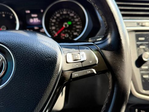 Used 2018 Volkswagen Tiguan SE image 14