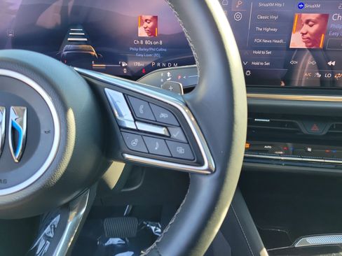 Used 2024 Buick Envision Avenir image 24
