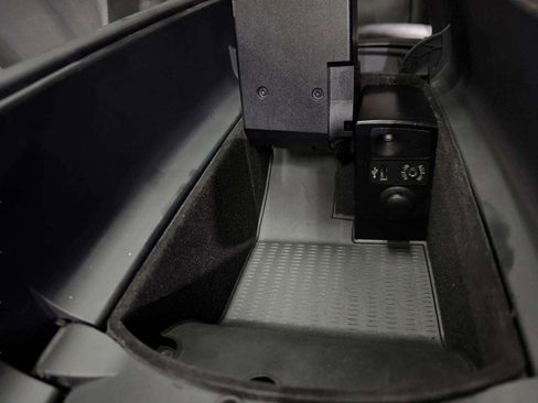 Used 2012 BMW 740Li image 40