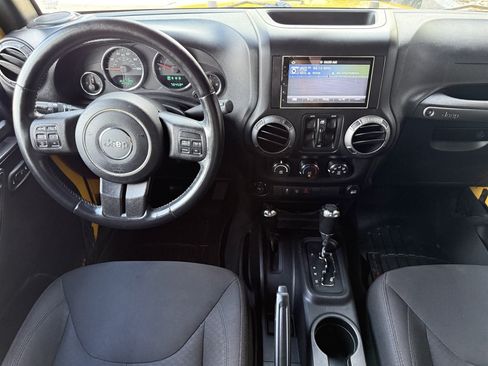 Used 2015 Jeep Wrangler Unlimited Sport w/ Quick Order Package 24S AWD/4WD image 18