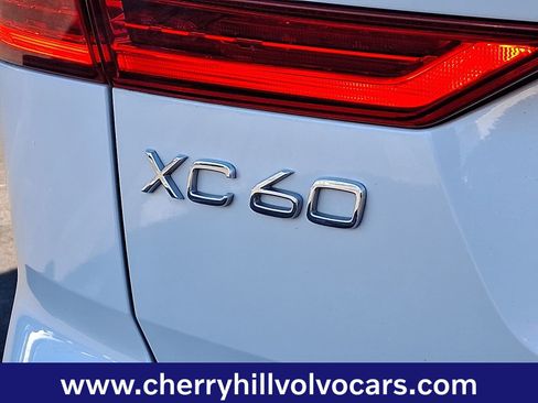 Certified 2022 Volvo XC60 B6 Inscription w/ Advanced Package image 32