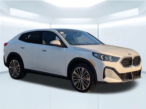 New 2026 BMW X2 xDrive28i AWD/4WD image 7