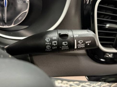 Used 2024 Chrysler Pacifica Touring-L FWD image 16
