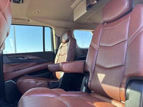 Used 2019 Cadillac Escalade ESV Luxury image 31