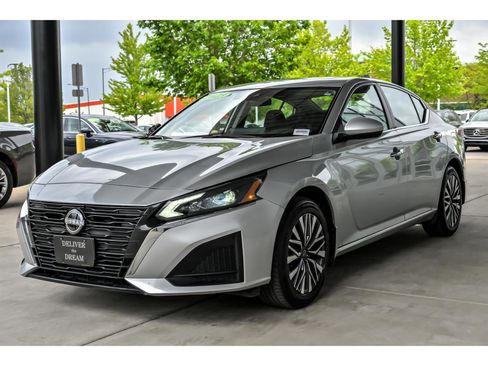 Used 2023 Nissan Altima 2.5 SV w/ SV Premium Package AWD/4WD image 5
