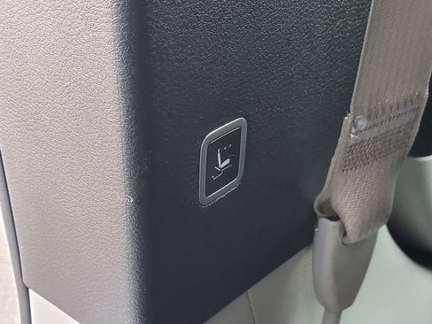 Certified 2024 Chrysler Pacifica Touring-L image 25