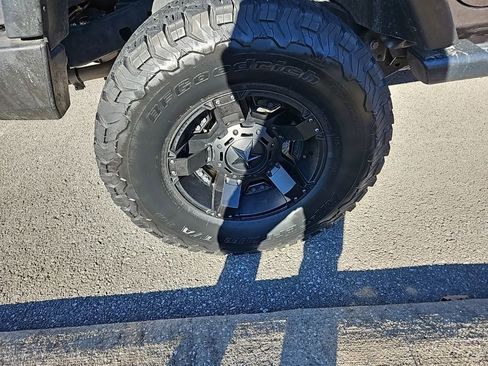 Used 2016 Jeep Wrangler Unlimited Rubicon w/ Connectivity Group image 11