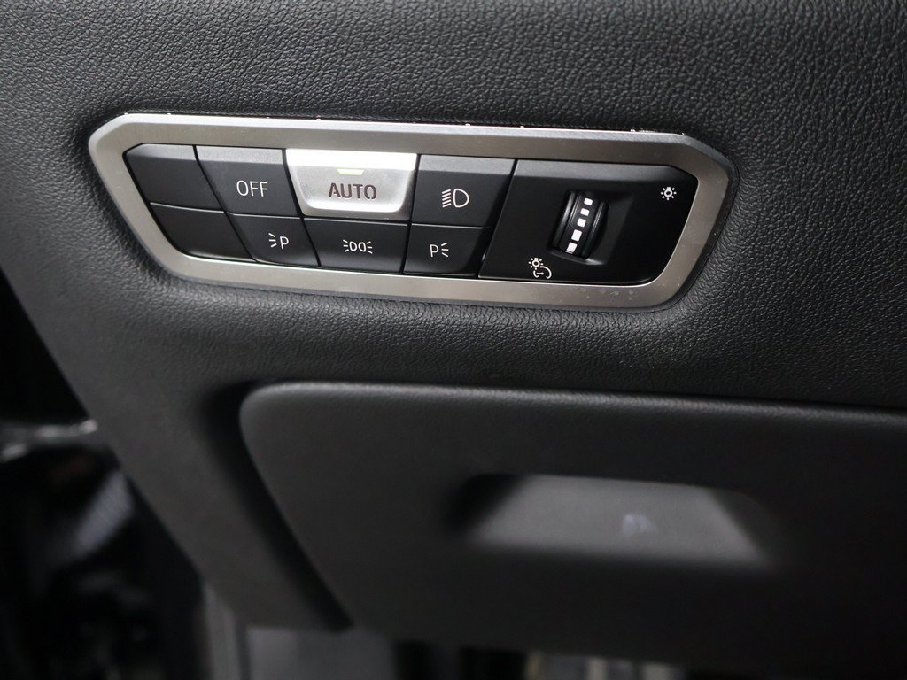 Used 2023 BMW X6 xDrive40i w/ M Sport Package AWD/4WD image 40