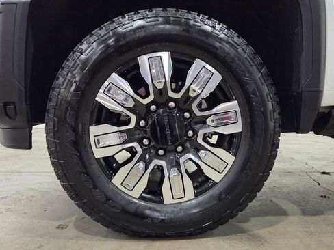 Used 2025 GMC Sierra 3500 Denali w/ Denali Reserve Package image 15