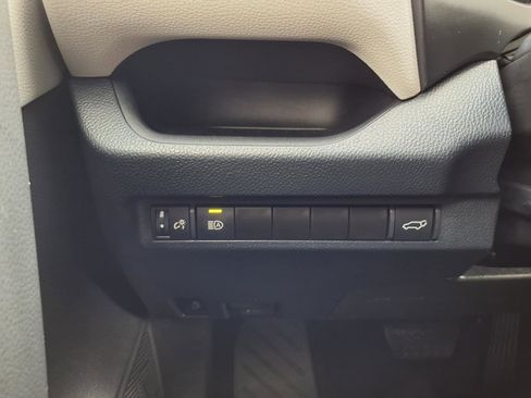 Used 2023 Toyota RAV4 XLE Premium AWD/4WD image 9