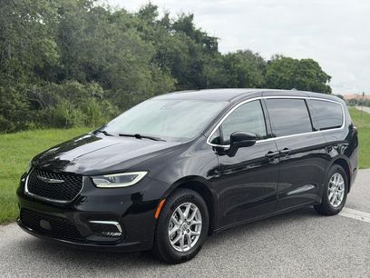 Used 2024 Chrysler Pacifica Touring-L
