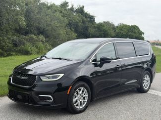 Used 2024 Chrysler Pacifica Touring-L FWD video 1