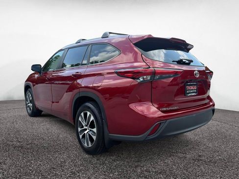 Used 2023 Toyota Highlander XLE AWD/4WD image 5