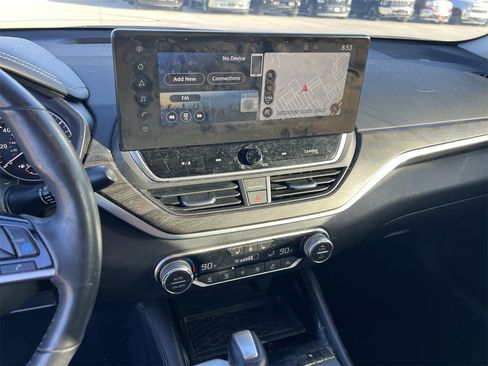 Certified 2024 Nissan Altima 2.5 SL image 9