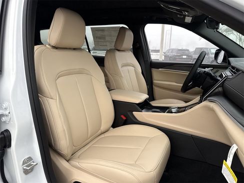 New 2025 Jeep Grand Cherokee L Limited w/ Trailer Tow Package image 28