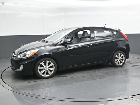 Used 2014 Hyundai Accent SE FWD image 7