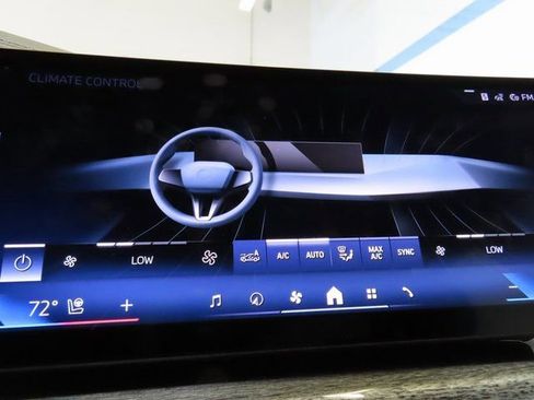 Used 2025 BMW 740i image 29