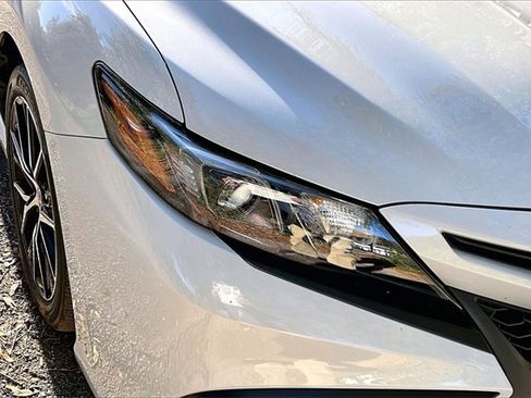 Used 2024 Toyota Camry SE image 29