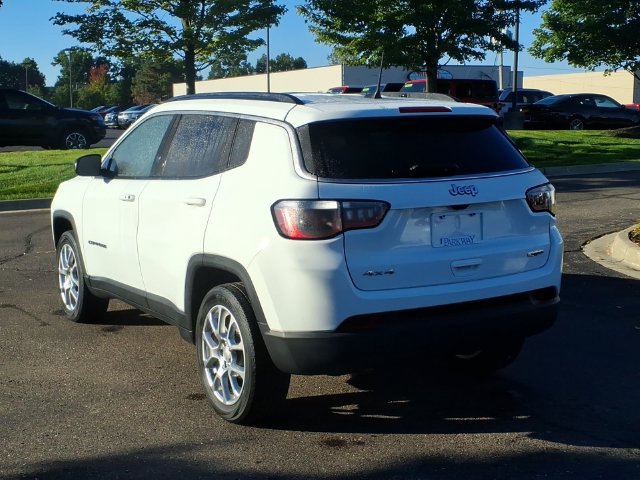 Used 2023 Jeep Compass Latitude AWD/4WD image 6
