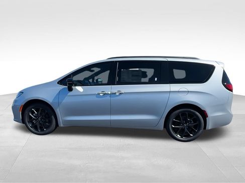 New 2026 Chrysler Pacifica Select w/ S Appearance Package FWD image 5