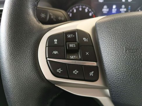 Used 2023 Ford Explorer XLT w/ Equipment Group 202A AWD/4WD image 19