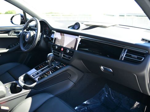 Used 2026 Porsche Macan image 25