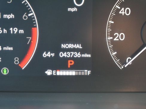 Used 2023 Honda Pilot Sport image 13