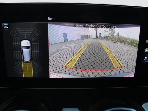 Used 2023 Mercedes-Benz EQB 300 4MATIC image 17