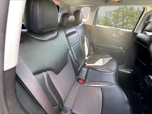 Used 2019 Jeep Compass Latitude w/ Popular Equipment Group AWD/4WD image 19