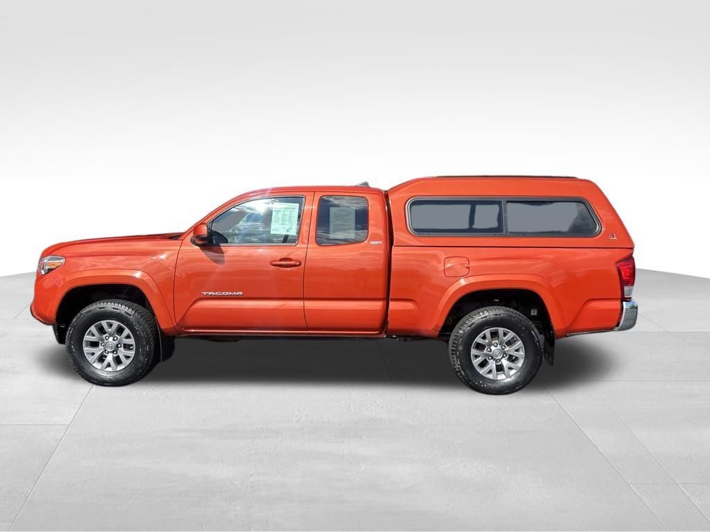 Used 2016 Toyota Tacoma SR5 AWD/4WD image 2