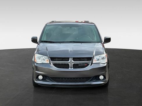 Used 2016 Dodge Grand Caravan SXT FWD image 2