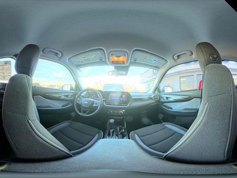 Used 2024 Chevrolet TrailBlazer LT w/ Driver Confidence Package image 33