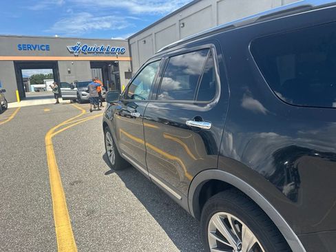Used 2018 Ford Explorer Limited w/ Equipment Group 301A AWD/4WD image 10