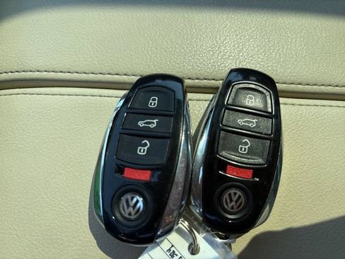Used 2016 Volkswagen Touareg Sport AWD/4WD image 21