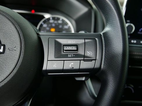 Used 2023 Nissan Rogue S image 28