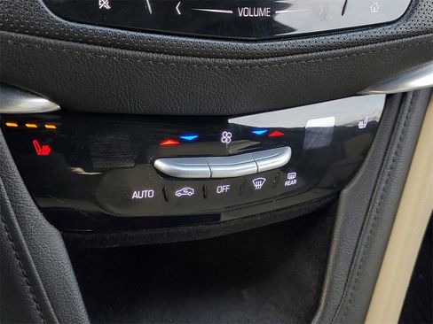 Used 2018 Cadillac XT5 Luxury w/ Driver Awareness Package image 21