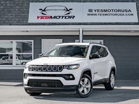 Used 2022 Jeep Compass Latitude FWD image 1
