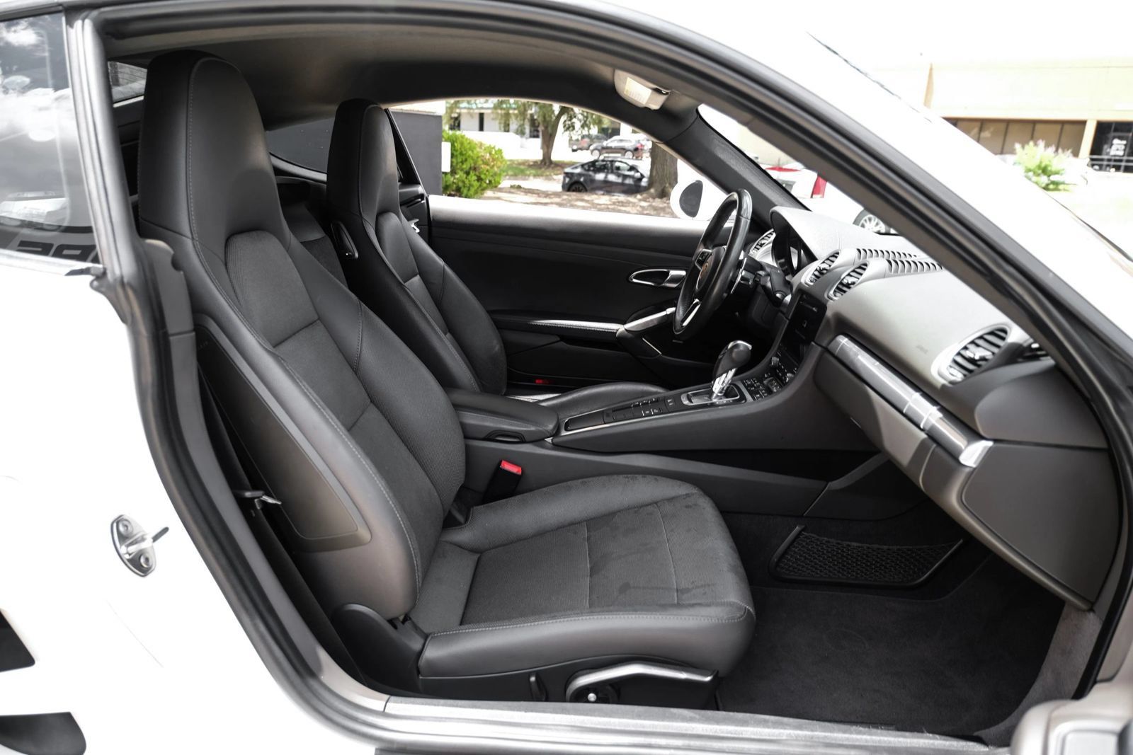 Used 2018 Porsche 718 Cayman S w/ Sportdesign Package RWD image 30