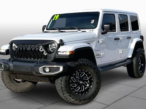 Used 2019 Jeep Wrangler Unlimited Sahara w/ Uconnect 4C Nav & Sound Group image 2