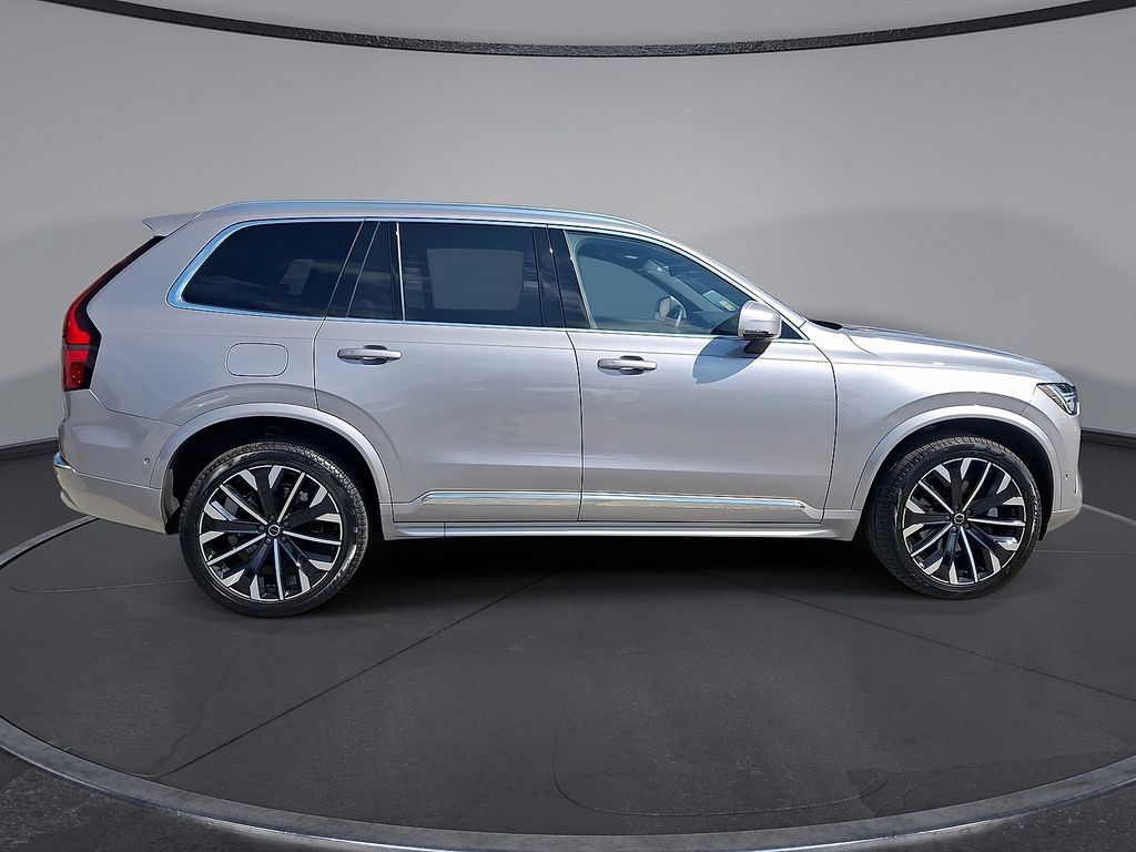 Certified 2026 Volvo XC90 B6 Plus AWD/4WD image 32