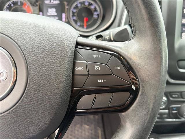 Used 2019 Jeep Cherokee Latitude Plus AWD/4WD image 17