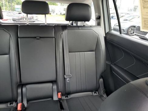 Certified 2023 Volkswagen Tiguan SE FWD image 12