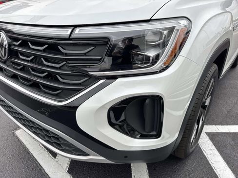 New 2026 Volkswagen Atlas Cross Sport SE FWD image 9